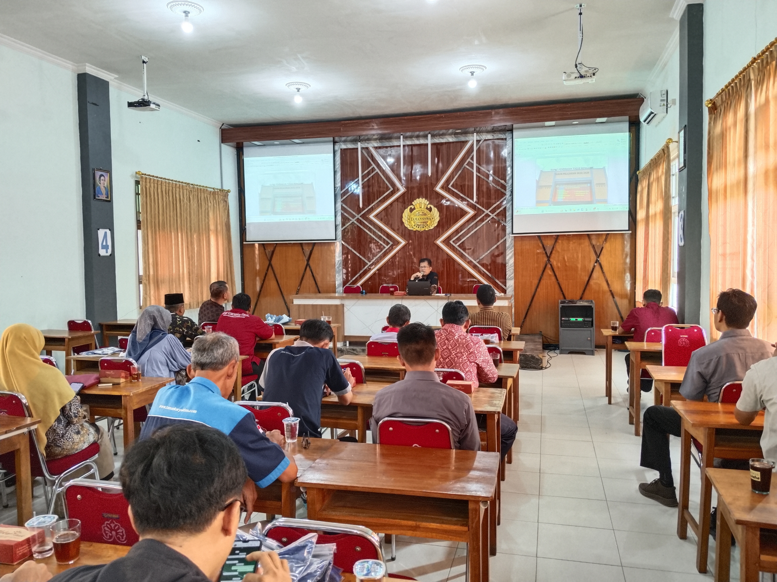Rapat Pembagian Tugas Mengajar untuk Tahun Pelajaran 2025/2026