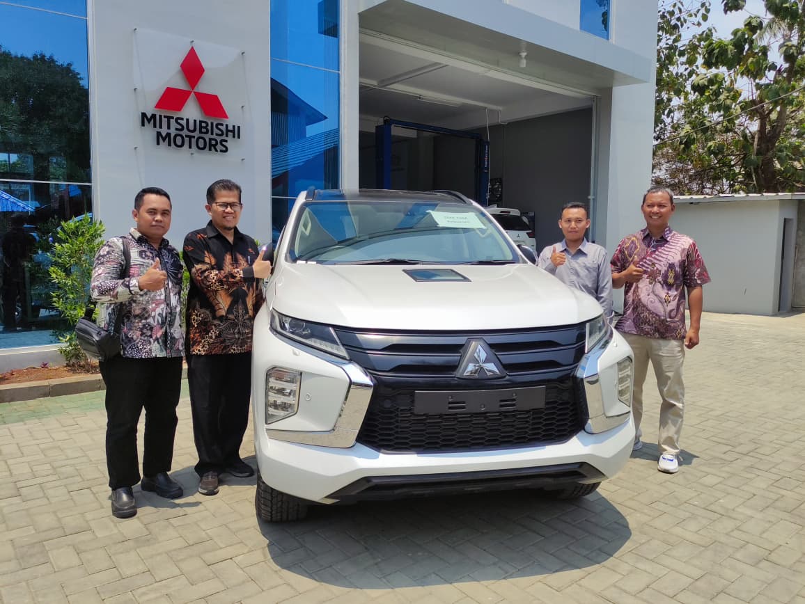 PT Mitsubishi Motors Krama Yudha Indonesia Serahkan Donasi 1 Unit Pajero Sport untuk SMK Taman Karya Madya Teknik Kebumen